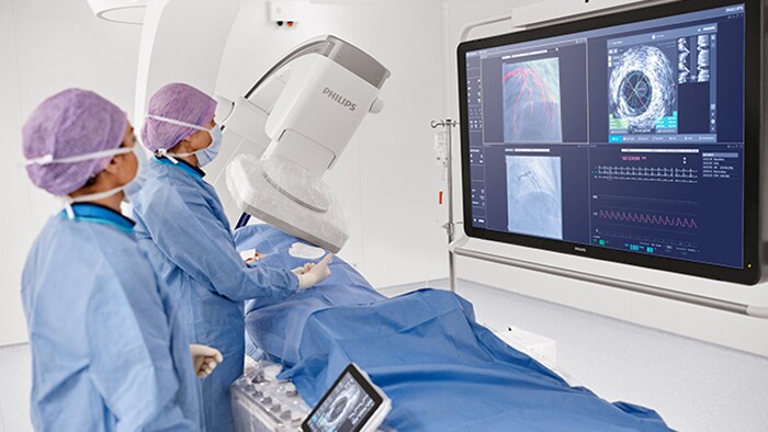 Interventionele cardiologen die percutane coronaire interventie uitvoeren met Azurion en IntraSight