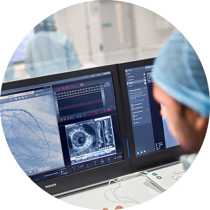 Clinicus gebruikt de coronaire roadmap van Philips voor CAD-interventie