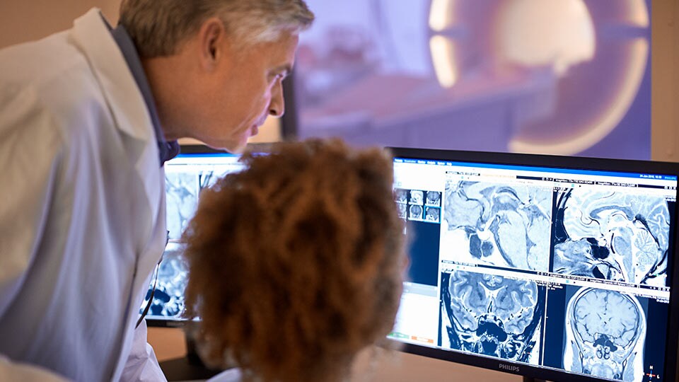 Omslag van het onderzoeksrapport “Radiology staff in focus”