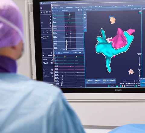 Dokter controleert het scherm