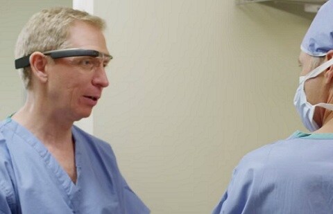 Dr. David Feinstein laat zien hoe een anesthesist Google Glass kan gebruiken 