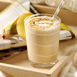 Smoothie met banaan, koffie en karamel