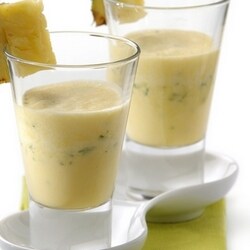 Smoothie van nectarine en ananas