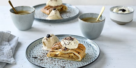 Appelstrudel met koffie ijs 