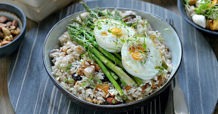 Risotto met noten en gebakken ei