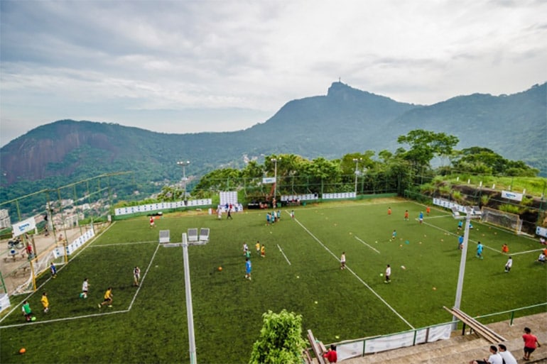 Philips werkt samen met de KNVB aan de aftrap van een reeks voetbalclinics overal in Brazilië.