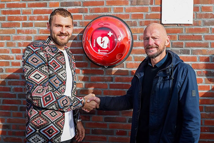 Jeroen Zoet met Jan Brouwer bij de Buurt AED (opent in een nieuw tabblad)