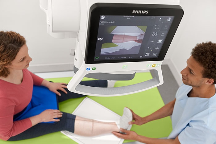 The Philips DigitalDiagnost C90 showing the camera on the tube head. (opent in een nieuw tabblad)