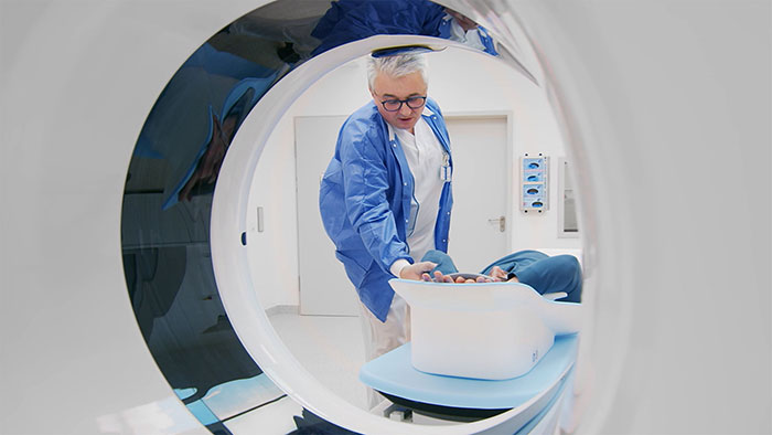 Philips lanceert nieuwe op AI gebaseerde CT-scanner tijdens #ECR2024 om meer patiënten een betrouwbare diagnose te geven tegen lage kosten