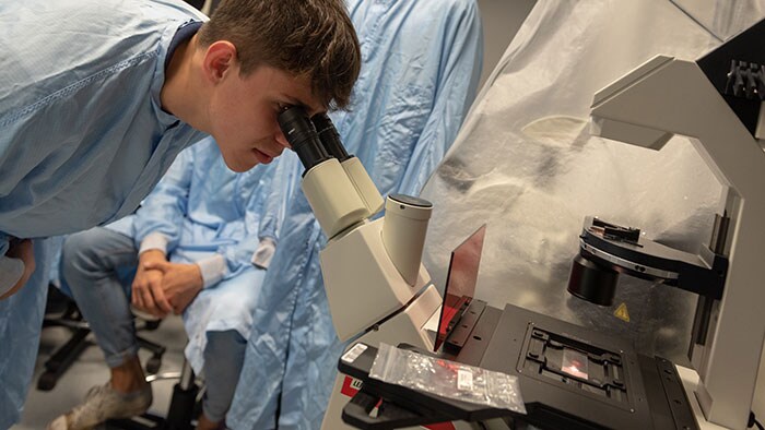 Internationale topstudenten van Young Brainport Summer School op bezoek bij Philips