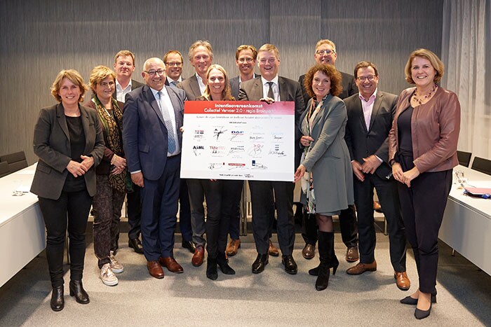 /content/dam/corporate/newscenter/nl/standard/resources/2019/collectPhilips ondertekent overeenkomst collectief vervoer 2.0 regio Brainport (opent in een nieuw tabblad)