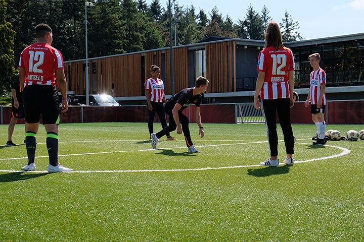 Noah en zijn team trainen met de PSV Foundation: sport moet toegankelijk zijn voor iedereen