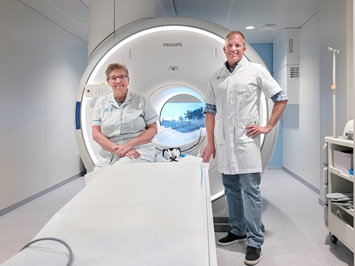 MR Ambition in Spaarne Gasthuis   radiologisch laborant Ria Zuurbier en radioloog Wouter de Monyé (opent in een nieuw tabblad)