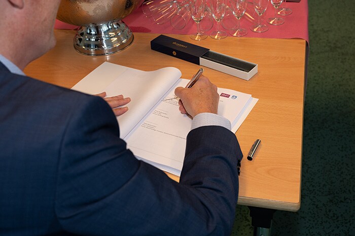 contract ondertekening (opent in een nieuw tabblad)