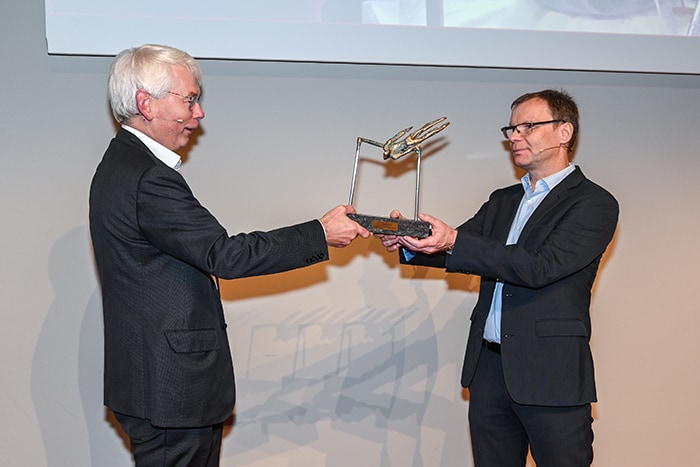 Jens received the award from Henk van Houten, Chief Technology Officer at Philips.