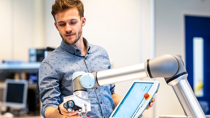 “Dankzij onze robotarm maken we slimme scheerapparaten”