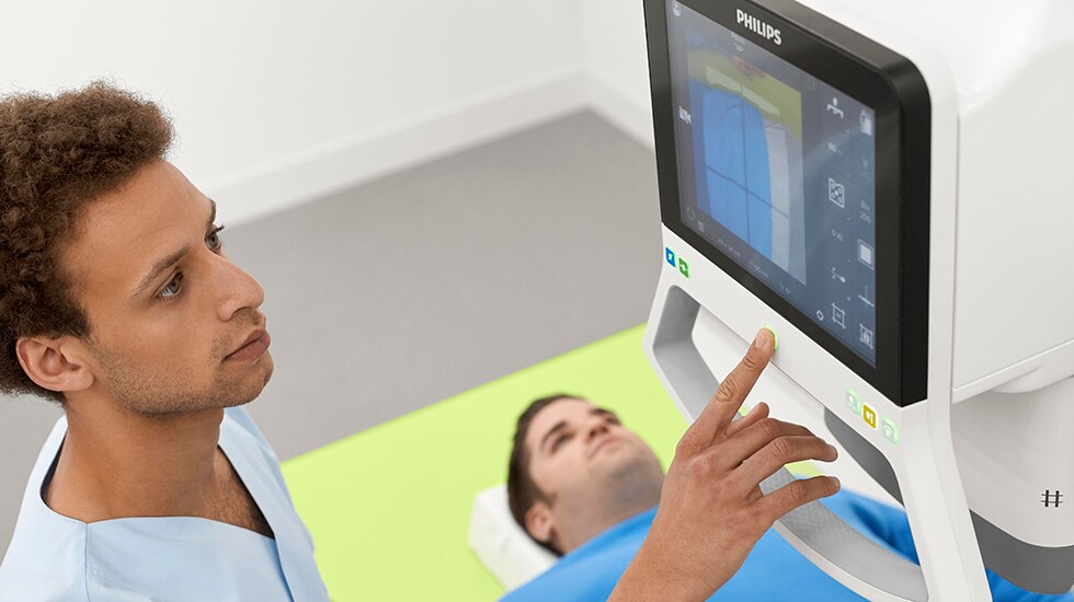 Philips Radiography 7300 C - patiënt onder röntgenscanner