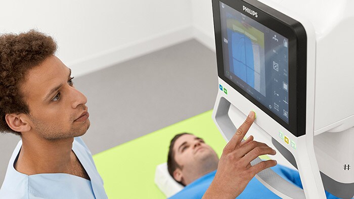 Philips Radiography 7300 C - patiënt onder röntgenscanner -  