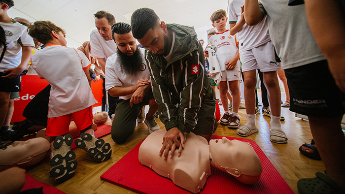 Naast de onthulling werden er ook diverse sport-en speloefeningen en een reanimatietraining georganiseerd. -  