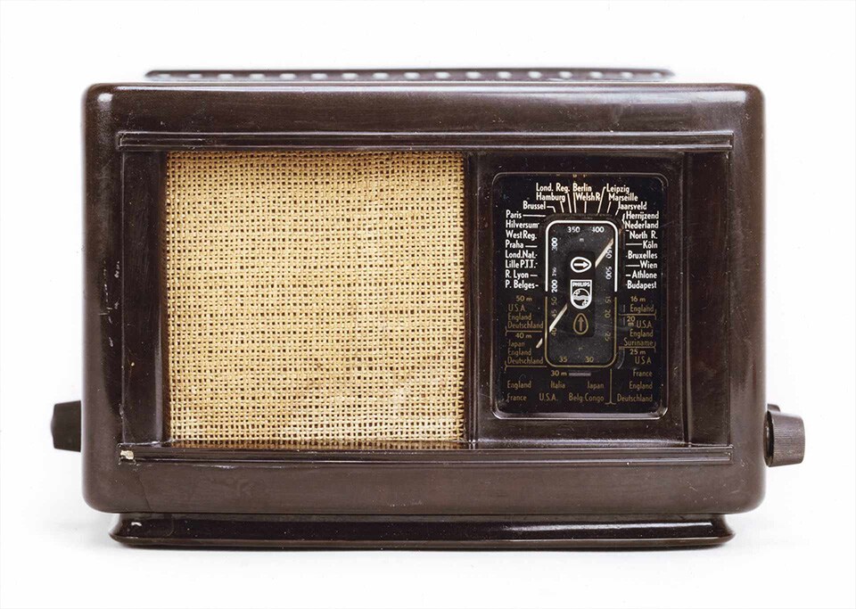 /content/dam/corporate/philips-museum/Verhalen/radio-Z9337 radio-type 208u Philite kast Herrijzend Nederland op schaal 1944