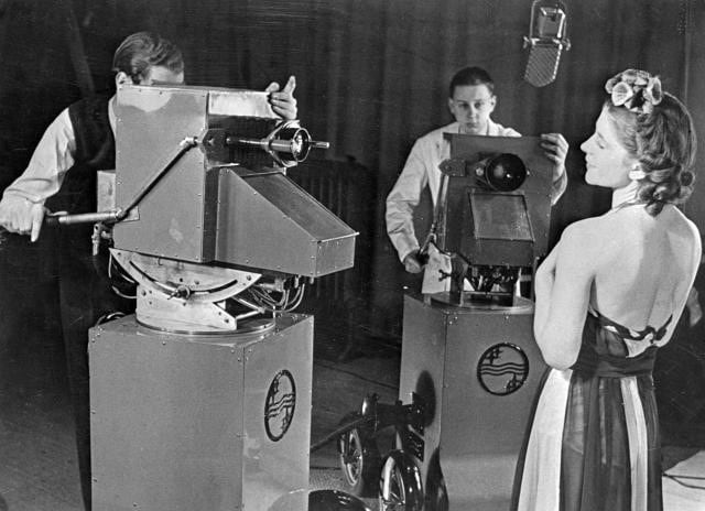 Eerste experimentele tv uitzendingen in de jaren '30